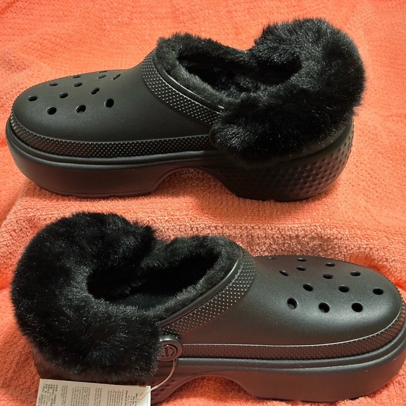 CROCS Black Fuzz Lined Classic Clog Slip-On main image 8